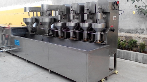 獅子(zǐ)頭成型機(jī)生(shēng)産現(xiàn)場(chǎng)